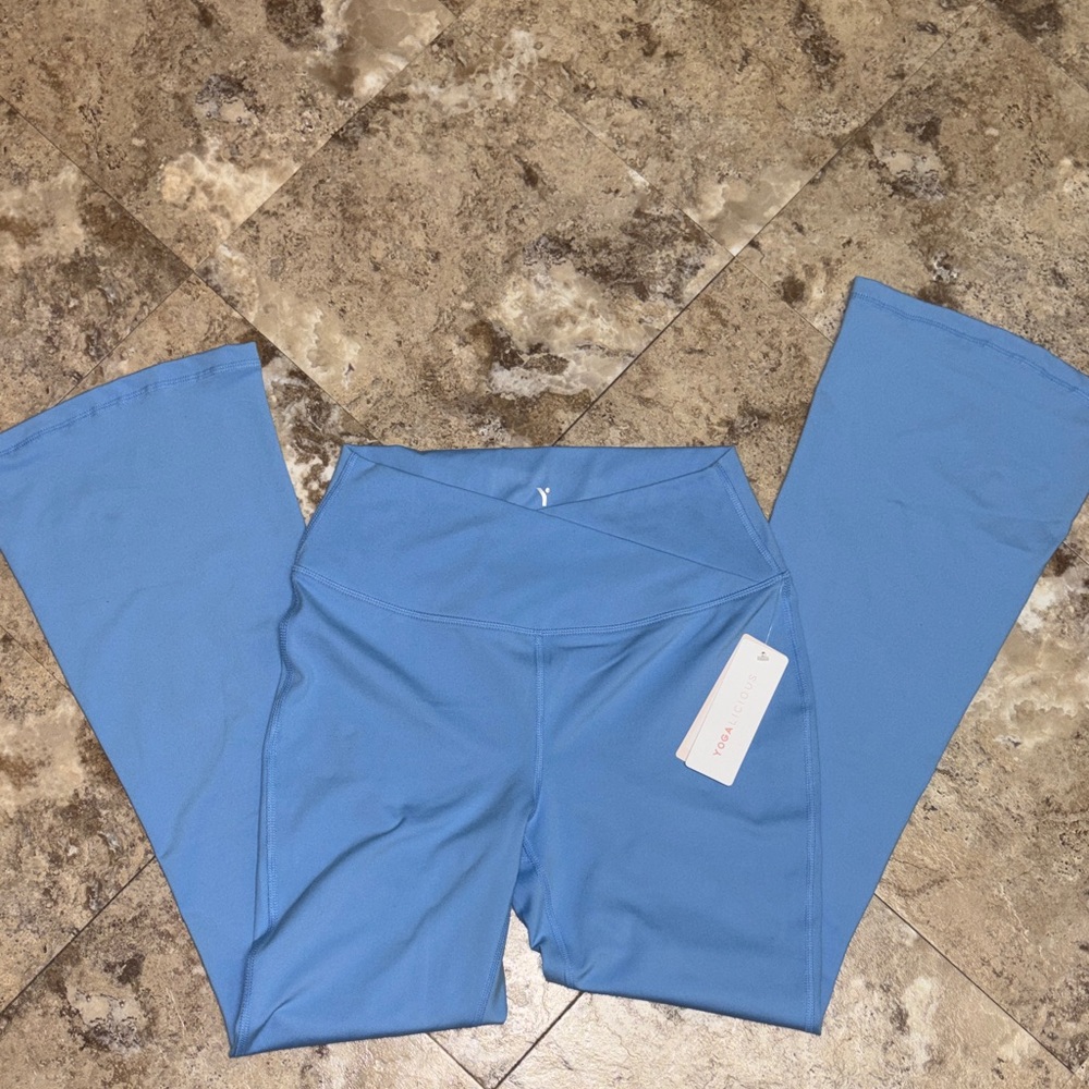 Yogalicious - NWT- Powder Blue Yoga Leggings (size large)